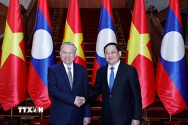Tổng Bí thư Tô Lâm hội kiến Thủ tướng Chính phủ Lào Sonexay Siphandone. (Ảnh: Thống Nhất/TTXVN)