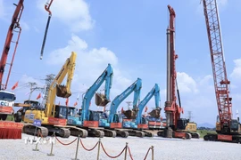 Phát lệnh khởi công dự án thành phần 3 xây dựng cao tốc Vành đai 4-Vùng Thủ Đô Hà Nội. (Ảnh: Mạnh KHánh/TTXVN)