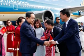 Lễ đón Chủ tịch Quốc hội Trần Thanh Mẫn và Phu nhân tại Sân bay quốc tế Bunga Raya Complex, thủ đô Kuala Lumpur. (Ảnh: Doãn Tấn/TTXVN)