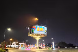 Vòng xuyến đường Hồ Chí Minh rực rỡ sắc màu. (Nguồn: Vietnam+)