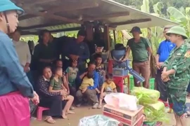 Nghệ An: Đã tiếp cận được bản Phá Mựt bị cô lập do mưa lũ 