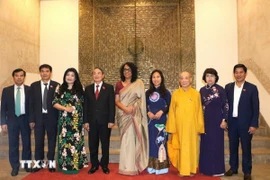 Phó Chủ tịch Quốc hội Nguyễn Đức Hải và Thủ tướng Sri Lanka Harini Amarasuriya chụp ảnh lưu niệm. (Ảnh: Ngọc Thúy/TTXVN)