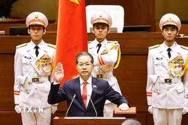 Chánh án Tòa án Nhân dân Tối cao Nguyễn Văn Quảng tuyên thệ nhậm chức. (Ảnh: Doãn Tấn/TTXVN)