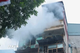 Hiện trường vụ cháy tại nhà 14 phố Hàng Mã. (Ảnh: Hoàng Hiếu/TTXVN)