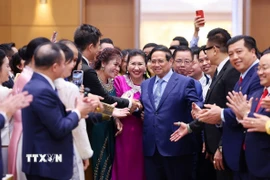 Thủ tướng Phạm Minh Chính gặp mặt đại diện doanh nghiệp nhân Ngày doanh nhân Việt Nam. (Ảnh: Dương Giang/TTXVN)