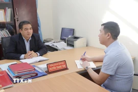 Thạc sỹ Nguyễn Thanh Tâm, Trưởng Khoa Xây dựng Đảng, Trường Chính trị tỉnh Sơn La trả lời phỏng vấn phóng viên TTXVN về dự thảo các văn kiện trình Đại hội Đảng. (Ảnh: TTXVN phát)