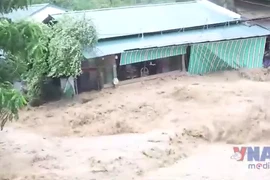 Thanh Hóa nỗ lực ứng cứu người dân vùng lũ 