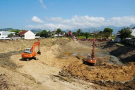 Thi công tuyến thành hào Thành cổ Diên Khánh (xã Diên Khánh, tỉnh Khánh Hòa). (Ảnh: Nguyễn Thành/TTXVN)