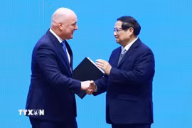 Thủ tướng Phạm Minh Chính và Thủ tướng New Zealand Christopher Luxon tuyên bố nâng cấp quan hệ Việt Nam- New Zealand lên Đối tác Chiến lược toàn diện. (Ảnh: Dương Giang/TTXVN)