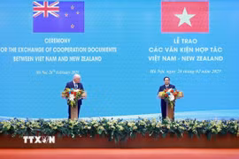 Thủ tướng Phạm Minh Chính và Thủ tướng New Zealand Christopher Luxon tuyên bố nâng cấp quan hệ Việt Nam- New Zealand lên Đối tác Chiến lược toàn diện. (Ảnh: Dương Giang/TTXVN)