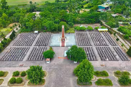 Nghĩa trang Liệt sỹ Hương Khê là nơi an nghỉ của hơn 750 liệt sỹ, trong đó có 84 phần mộ chưa xác định được thông tin. (Ảnh: Hữu Quyết/TTXVN)