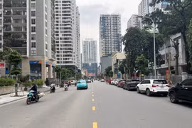 Sau khi hoàn thành, mặt cắt ngang tuyến đường được mở rộng lên 21m, gồm 15m lòng đường và hai vỉa hè rộng 3m mỗi bên. (Ảnh: Quốc Lũy/TTXVN)