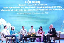 Phiên thảo luận tại hội nghị tổng kết 5 năm (2019-2024) triển khai Đề án “Huy động người Việt Nam ở nước ngoài tham gia giới thiệu, tiêu thụ sản phẩm và phát triển kênh phân phối hàng Việt Nam ở nước ngoài.” (Ảnh: Tiên Minh/TTXVN)
