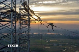 Công trường thi công Đường dây 500kV mạch 3 từ Quảng Trạch (Quảng Bình) đến Phố Nối (Hưng Yên). (Ảnh: Huy Hùng/TTXVN)