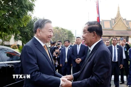 Samdech Techo Hun Sen chủ trì Lễ đón chính thứcTổng Bí thư Tô Lâm. (Ảnh: Thống Nhất/TTXVN)