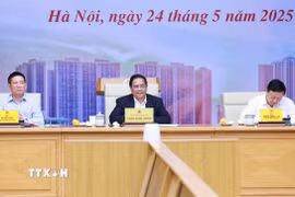 Thủ tướng Phạm Minh Chính chủ trì cuộc làm việc về tình hình thị trường vàng. (Ảnh: Dương Giang/TTXVN)