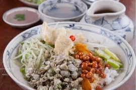 Cơm hến. (Nguồn: Báo Ảnh Việt Nam)
