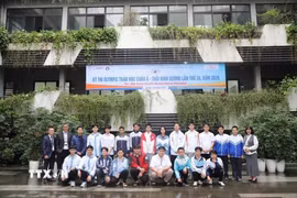 Đội tuyển Việt Nam tham dự Olympic toán Châu Á Thái Bình Dương. (Ảnh: TTXVN phát)