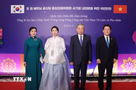 Tổng thống Hàn Quốc Lee Jae Myung và Phu nhân chủ trì Quốc yến chiêu đãi chào mừng Tổng Bí thư Tô Lâm và Phu nhân thăm cấp Nhà nước tới Hàn Quốc. (Ảnh: Thống Nhất/TTXVN)
