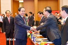 Chủ tịch Quốc hội Trần Thanh Mẫn với đại biểu. (Ảnh: Doãn Tấn/TTXVN)