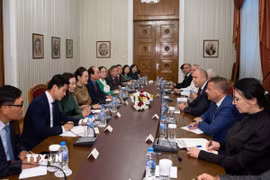 Quang cảnh cuộc họp giữa đoàn Hội Hữu nghị Việt Nam-Bulgaria thành phố Hà Nội với Tổng thống Bulgaria Rumen Radev. (Ảnh: TTXVN phát)