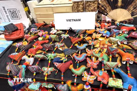Sản phẩm thủ công mỹ nghệ đặc sắc của Việt Nam. (Ảnh: Ngọc Quang/TTXVN)