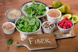 Chế độ ăn giàu chất xơ đặc biệt có lợi cho người bệnh sỏi túi mật. (Nguồn: Shutterstock)