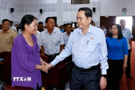 Chủ tịch Quốc hội Trần Thanh Mẫn với cử tri thành phố Vị Thanh, tỉnh Hậu Giang. (Ảnh: Doãn Tấn/TTXVN)