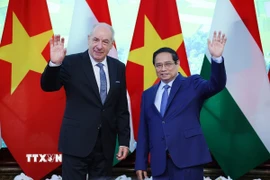 Thủ tướng Phạm Minh Chính hội kiến Tổng thống Hungary Sulyok Tamas. (Ảnh: Dương Giang/TTXVN)