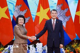 Thủ tướng Lê Minh Hưng hội kiến Chủ tịch Quốc hội Campuchia Samdech Khuon Sudary. (Ảnh: Dương Giang/TTXVN)
