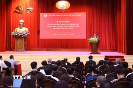 Phó Giáo sư, tiến sỹ Đoàn Minh Huấn, Ủy viên Bộ Chính trị, Giám đốc Học viện Chính trị quốc gia Hồ Chí Minh phát biểu khai mạc. (Ảnh: Văn Điệp/TTXVN)