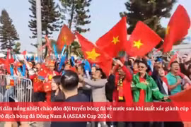 Người hâm mộ đón đội tuyển Việt Nam rước cúp vô địch ASEAN Cup 2024