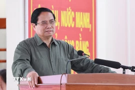 Thủ tướng Phạm Minh Chính phát biểu tại Ngày hội Đại đoàn kết toàn dân tộc Khu dân cư Thắng Kiên, xã Đề Gi (Gia Lai). (Ảnh: Dương Giang/TTXVN)