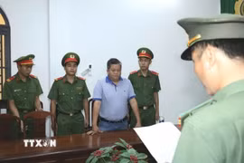 Cơ quan An ninh điều tra Công an thành phố Cần Thơ khám xét chỗ ở, nơi làm việc đối với Võ Xuân Trường. (Ảnh: TTXVN phát)
