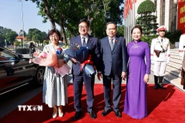 Chủ tịch Quốc hội Trần Thanh Mẫn và Phu nhân chủ trì lễ đón Chủ tịch Quốc hội Đại Hàn Dân Quốc Woo Won Shik và Phu nhân thăm chính thức Việt Nam. (Ảnh: Doãn Tấn/TTXVN)