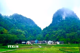 Những bản làng xinh đẹp mang đậm nét văn hóa nằm trong vùng Công viên địa chất toàn cầu UNESCO Non nước Cao Bằng. (Ảnh: TTXVN phát)