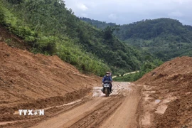 Sạt lở nặng nề ở vùng miền núi phía Tây thành phố Đà Nẵng. (Ảnh: Khoa Chương/TTXVN)