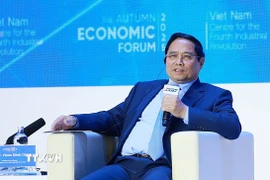 Thủ tướng Phạm Minh Chính tham dự đối thoại với ông Stephan Mergenthaler, Giám đốc điều hành Diễn đàn Kinh tế thế giới (WEF). (Ảnh: Dương Giang/TTXVN)