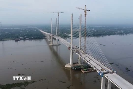 Dự án đầu tư xây dựng cầu Rạch Miễu 2 hoàn thành trên 96% khối lượng. (Ảnh: Công Trí/TTXVN)