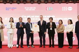 Lễ bàn giao Ngôi nhà Ánh Dương cho Quỹ Phát triển cộng đồng tỉnh Điện Biên. (Ảnh: Trung Kiên/TTXVN)