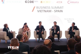 Doanh nghiệp Việt Nam-Tây Ban Nha chia sẻ cơ hội hợp tác tại Diễn đàn. (Ảnh: Xuân Anh/TTXVN)