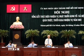 Lãnh đạo Ủy ban Nhân dân Thành phố Hồ Chí Minh chủ trì Hội nghị tổng kết thực hiện nhiệm vụ kinh tế-xã hội năm 2024. (Ảnh: Tiến Lực/ TTXVN)