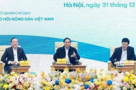 Thủ tướng Phạm Minh Chính đối thoại với nông dân. (Ảnh: Dương Giang/TTXVN)