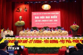Đoàn Chủ tịch điều hành Đại hội. (Ảnh: Văn Điệp/TTXVN)