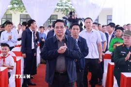 Thủ tướng Phạm Minh Chính đến dự Lễ khởi công tại điểm Trường nội trú liên cấp Tiểu học và Trung học cơ sở xã Yên Khương, Thanh Hóa. (Ảnh: Dương Giang/TTXVN)