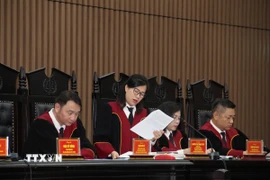 Thành viên Ủy ban thẩm phán Tòa án nhân dân thành phố Hà Nội phát biểu tại phiên tòa giám đốc thẩm chiều 30/9/2025 - phiên tòa giám đốc thẩm đầu tiên của Tòa án Nhân dân thành phố Hà Nội sau Nghị quyết 81. (Ảnh: Kim Anh/TTXVN)