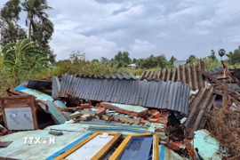 Mưa giông gây ra trên địa bàn huyện U Minh làm thiệt hại 18 căn nhà, trong đó 6 căn bị sập hoàn toàn. (Ảnh: TTXVN phát)