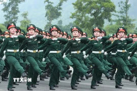 Khối nữ quân y tham gia hợp luyện. (Ảnh: Trọng Đức/TTXVN)
