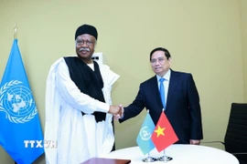 Thủ tướng Phạm Minh Chính gặp Chủ tịch Đại hội đồng Liên hợp quốc khóa 79 Philemon Yang. (Ảnh: Dương Giang/TTXVN)