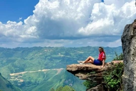 Toàn cảnh khu vực mỏm đá tử thần ở Công viên Địa chất Đồng Văn. (Ảnh: Sophiaplx)